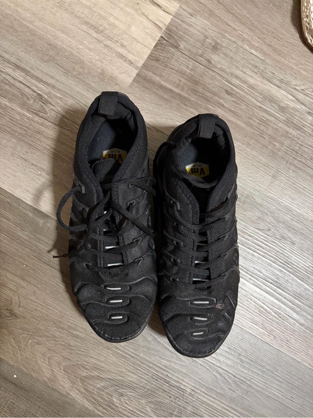 Nike Black Men's Lace-Up Sneakers